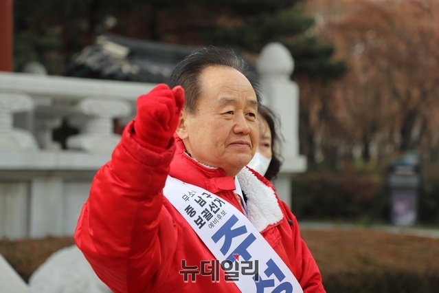 ▲ 주 전의원은 출마선언을 통해 “이번 대선과  회의원 재보궐선거는 박근혜  부의 성과를 평가하고 성찰하는 계기가 되어야 한다”며 “이를 통해 문재인 정부의공과와 비교가 가능하고, 새로운 정부가 추구해야 할 목표와 지향점을 선명하게 세울 수 있을 것”이라고 밝혔다.ⓒ뉴데일리