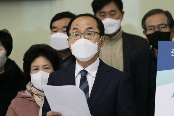 ▲ 송석근 전 대전 서구 부구청장이 10일 대전시의회에서 서구청장 출마를 선언했다.ⓒ대전정치부기자단