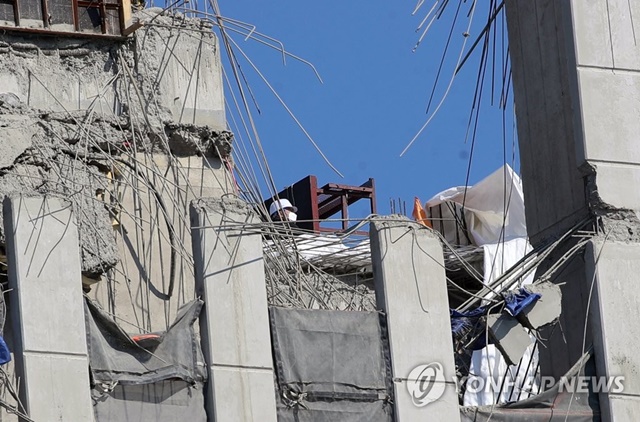 ▲ 사고 원인 분석 관계기관이 현장 감식을 하고 있다. ⓒ연합뉴스