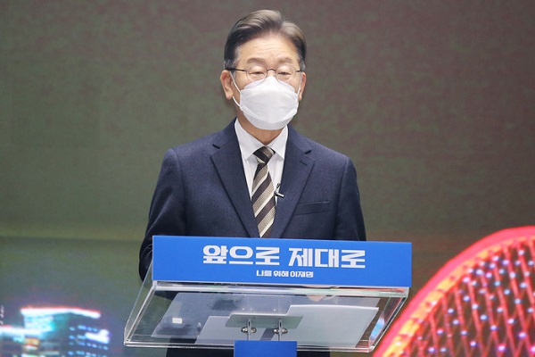 ▲ 이재명 더불어민주당 대선 후보는 12일 오전 대전 유성구 e스포츠 경기장 드림아레나에서 열린 세종·대전 공약 발표회에서 공약을 발표하고 있다.ⓒ대전정치부기자단