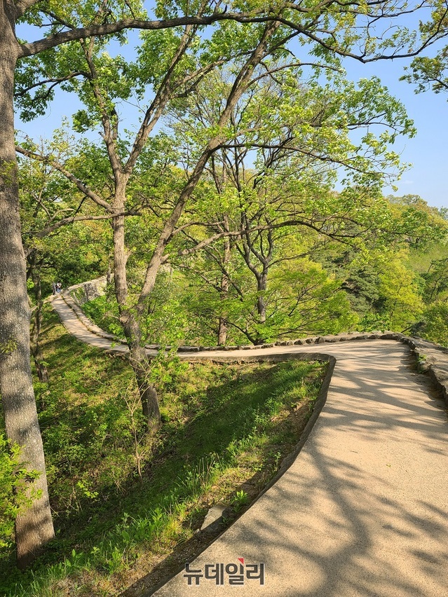 ▲ 충남 공주 공산성 성곽 길.ⓒ뉴데일리 D/B