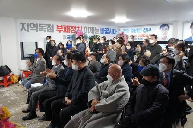 ▲ 개소식에서는 선대위원장단이 공개됐다. 명예선대위원장에는 이낙연 전 국무총리가 맡았고, 총괄상임선대위원장으로는 이재용 전 환경부 장관과 홍의락 전 대구광시 경제부시장이 맡았다.ⓒ백수범 예비후보실