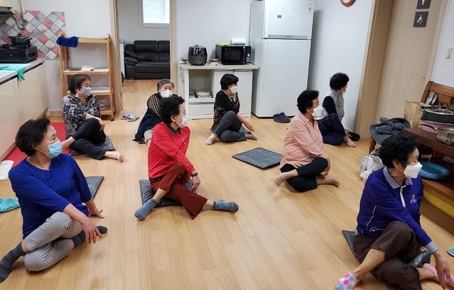 ▲ 충남 천안시 관내 경로당에서 진행된 실버체조.ⓒ천안시