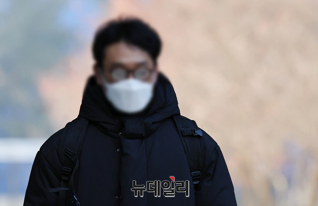 ▲ 대장동 개발사업 특혜 의혹으로 재판을 받고 있는 정민용 변호사가 지난 달 21일 오전 서울 서초구 서울중앙지법에서 열린 3차 공판에 출석하고 있다. ⓒ강민석 기자