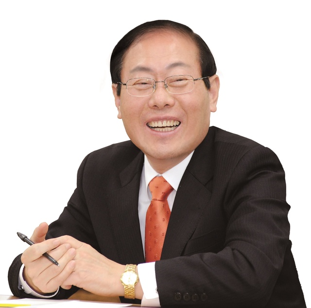 ▲ 대구 중남구 보궐선거에 나서는 임병헌 전 남구청장은 13일 대구 남구선거관리위원회에 후보 등록을 마치고 본격 선거전에 나섰다.ⓒ임병헌 후보측