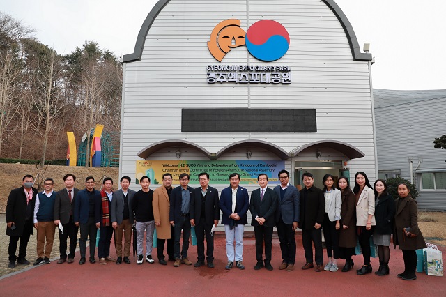 ▲ 캄보디아 국회 외교위원장 일행이 지난 14일 경주엑스포대공원의 핵심콘텐츠를 벤치마킹하기 위해 방문했다ⓒ경주엑스포
