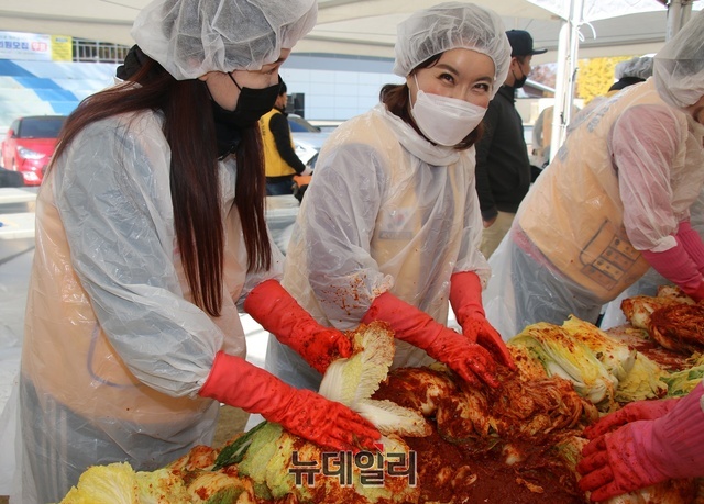 ▲ 이유란 대표는 각종 사회활동에도 적극적이다. 지난 2019년에는 효성라이온스클럽 제4대 회장으로 있으면서 독거노인 미용봉사, 김장나누기 행사 등 꾸준히 사회 봉사활동을 펼치고 있다.ⓒ뉴데일리