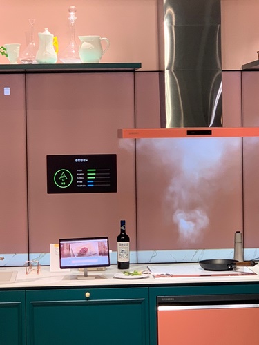 ▲ 조리 중 청정도를 확인하는 모습. ⓒ이성진 기자