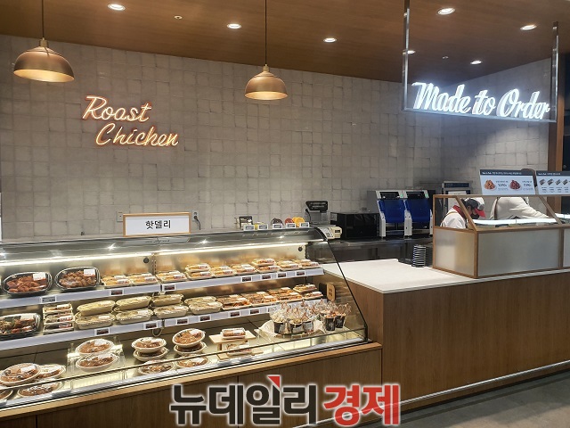 ▲ 홈플러스 메가 푸드 마켓 간석점에 위치한 즉석식품 코너 '푸드 투 고' 모습ⓒ조현우 기자