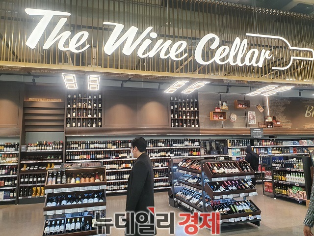 ▲ 와인 매장은 점포 규모를 압축해 다양한 소비자들이 즐길 수 있도록 제품 포트폴리오를 구성했다ⓒ조현우 기자