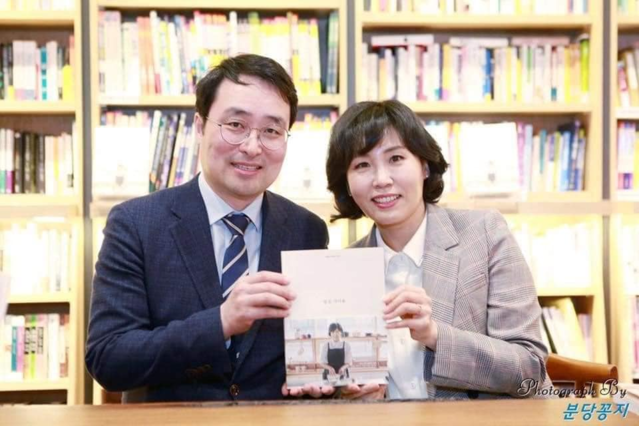 ▲ 이헌욱 변호사가 과거 이재명 더불어민주당 대통령 후보의 부인 김혜경씨와 찍은 사진. ⓒ이헌욱 변호사 페이스북 캡처
