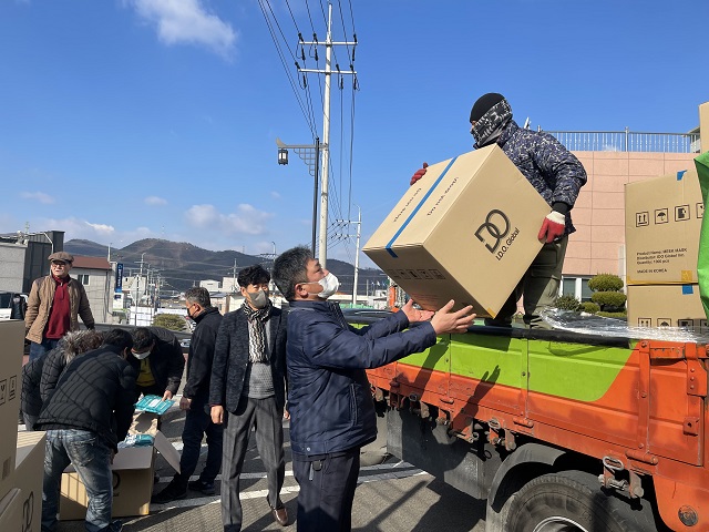 ▲ 월성본부는 동경주 지역에 코로나19 긴급 방역물품을 지원하고 있다.ⓒ월성본부