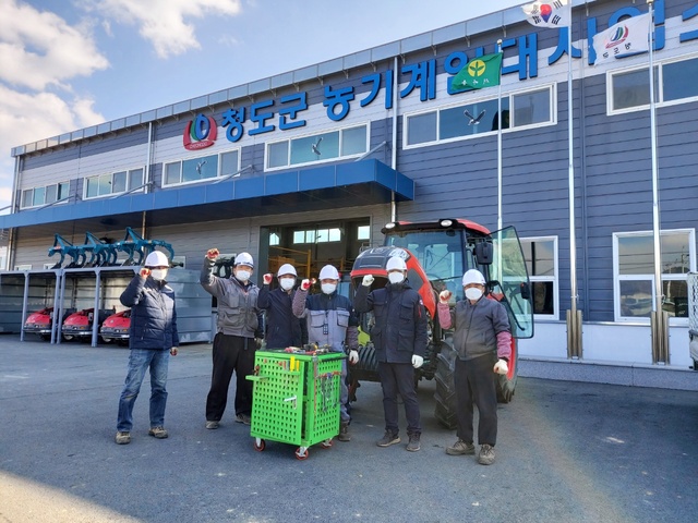 ▲ 청도군은 올해 10억 2천만 원(국비 8650만 원, 도비 및 자체재원 9억 3350만 원)을 투입하여 목재파쇄기 등 32종 130여 대의 농기계를 새로 구입하여 농기계 임대사업 활성화에 탄력을 줄 방침이다.ⓒ청도군