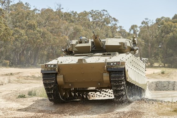 ▲ 한화디펜스가 글로벌 방산기업들과 협력해 개발한 5세대 보병전투장갑차 레드백ⓒ한화디펜스