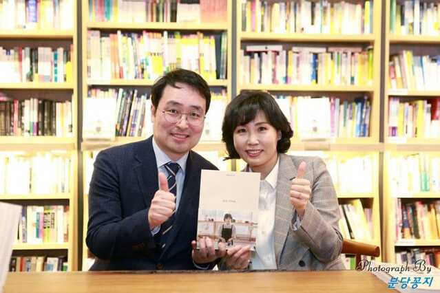 ▲ 전 경기도주택공사 사장 이헌욱(왼쪽) 변호사와 이재명 더불어민주당 대선후보 배우자 김혜경 씨. ⓒ독자 제공