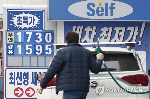 ▲ 전국 주유소 휘발유 가격이 국제유가 급등에 따라 5주 연속 상승세를 이어갔다. ⓒ연합뉴스