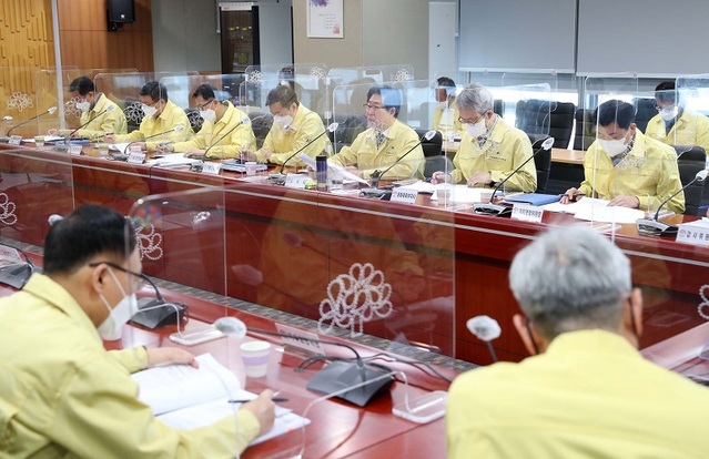 ▲ 양승조 충남도지사가 21일 도청에서 실국원장회의를 주재하고 있다.ⓒ충남도