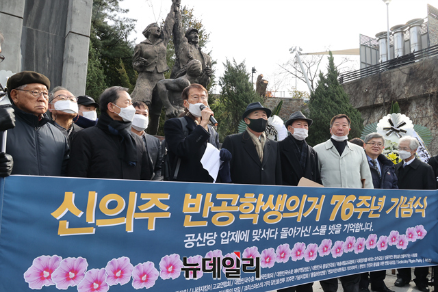▲ 한반도인권과통일을위한변호사모임(한변)과 10여 개 자유시민단체 등이 지난해 11월 23일 오후 서울 중구 자유총연맹 신의주의거 추모탑에서 신의주학생의거 76주기를 기념해 북한과 중국의 인권탄압을 규탄하는 기자회견을 갖고 있다. ⓒ강민석 기자
