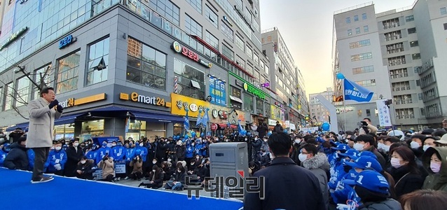 ▲ 더불어민주당 이재명 대선 후보가 23일 세종시 나성동에서 열린 유세에서 지지를 호소하고 있다.ⓒ이길표 기자