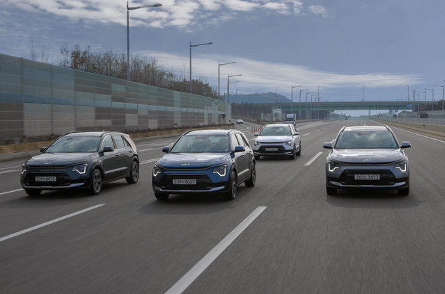 ▲ 신형 니로 주행 모습. ⓒ기아