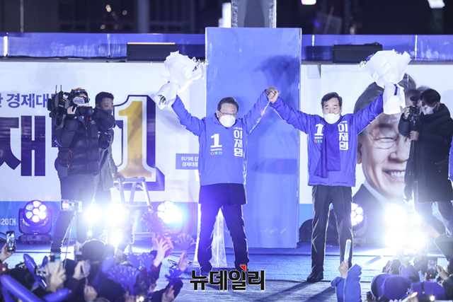 ▲ 이재명 더불어민주당 대통령 후보와 이낙연 전 민주당 대표가 자넌 19일 광주광역시를 찾은 모습. ⓒ뉴데일리DB