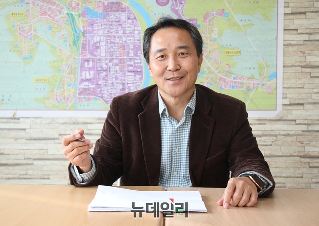 ▲ 이양호 ‘국민의힘 윤석열 후보 구미시 갑·을 지역본부 공동선대위원장’은 ”구미갑  구자근·구미을 김영식 국회의원이 제안해 국민의힘 윤석열 후보가 대선 공약으로 채택한 ‘구미시 5대 공약’과 관련, 환영의사를 표했다.ⓒ뉴데일리