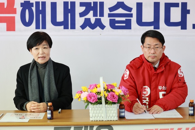 ▲ 이진숙 전 대전MBC 사장(왼쪽)이 25일 대구 중남구 도태우 후보 선거사무소를 찾아 지지를 선언했다.ⓒ도태우 후보 사무소