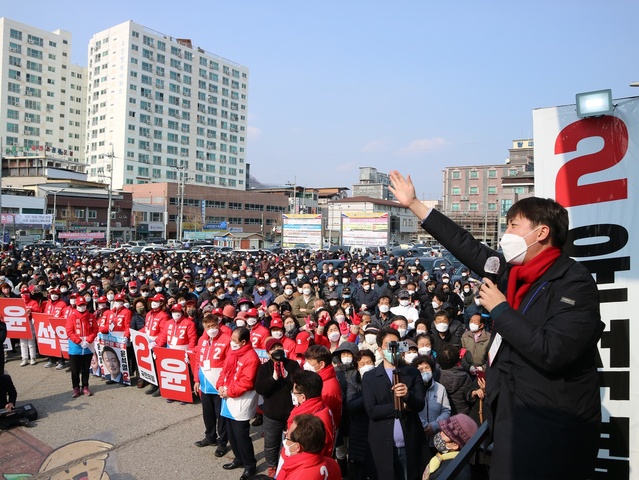 ▲ 국민의힘 이준석 당대표가 26일 경북 점촌, 예천 등 경북을 찾아 윤석열 대선 후보 지원유세를 가졌다.ⓒ국민의힘 경북을살리는선대위