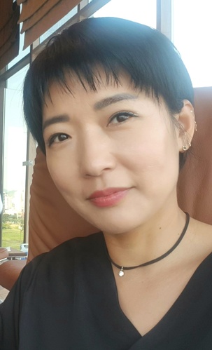 ▲ 인물화나 동물화를 소재로 사실주의 작품활동을 하고 있는 서양화가 박소령 작가.ⓒ대구 패턴 디자인연구회