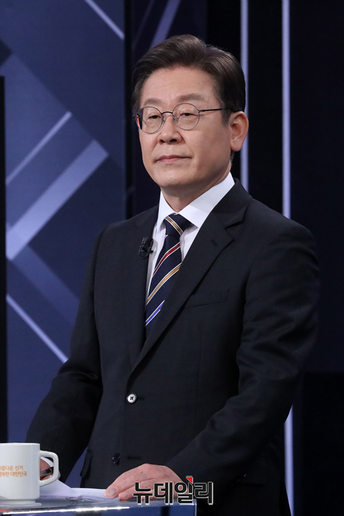 ▲ 2일 오후 서울 여의도 KBS에서 열린 중앙선거관리위원회 주관 TV토론회에 참석한 이재명 더불어민주당 대통령후보. (사진=한국인터넷신문협회)