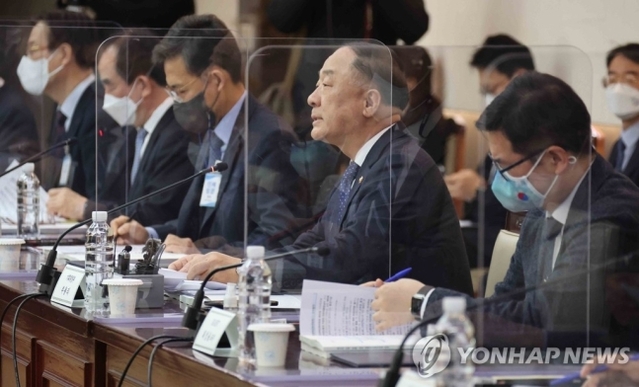 ▲ 소재·부품·장비 경쟁력강화위원회 회의를 주재하는 홍남기 경제부총리 겸 기획재정부 장관 ⓒ연합뉴스