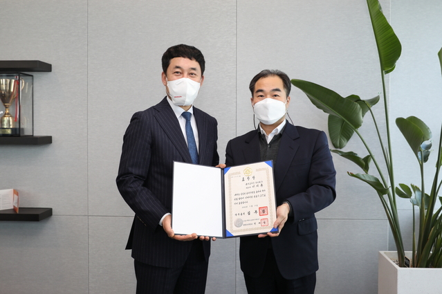 ▲ 이지홍 혼다코리아 대표가 모범납세자로 국무총리 표창을 수상했다. ⓒ혼다코리아