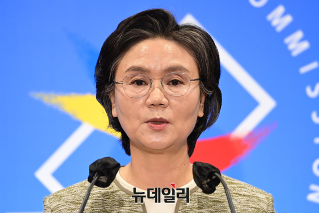 ▲ 노정희 중앙선거관리위원회 위원장이 제20대 대선 공식 선거운동을 하루 앞둔 지난 14일 오후 경기 과천시 중앙선거관리위원회에서 '제20대 대선 국민께 드리는 말씀'을 발표하고 있다. ⓒ강민석 기자