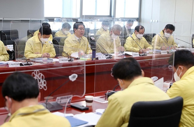 ▲ 양승조 충남도지사가 7일 도청에서 실국원장회의를 주재하고 있다.ⓒ충남도
