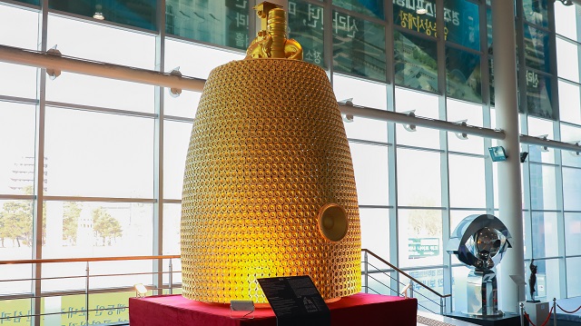 ▲ 경주엑스포대공원 문화센터 내 설치된 한원석 작가의 ‘형연(泂然)’.ⓒ경주엑스포