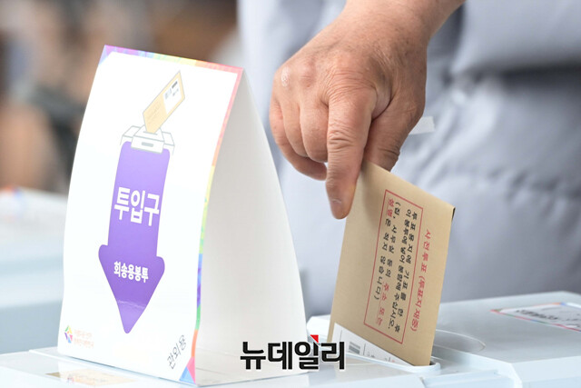 ▲ 20대 대통령선거 투표 개표 작업이 시작됐다. 9일 오후 10시20분 기준 전국 개표율은 5.4%로, 이재명 더불어민주당 대통령후보가 94만4888표(51.4%)를 얻어 윤석열 국민의힘 대통령후보(83만5786표(45.48%)를 초반 앞서고 있다. 자료사진. ⓒ뉴데일리 DB