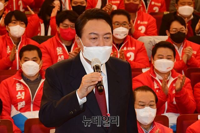 ▲ 10일 새벽 제20대 대통령 당선 소감을 밝히는 윤석열 당선인. ⓒ이종현 기자.