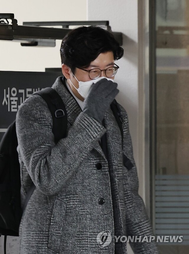 ▲ 이규원 대전지검 부부장검사가 지난 1월 21일 오전 서울 서초구 서울중앙지법에서 열린 속행공판 오전 재판을 마친 뒤 법정을 나서고 있다. ⓒ연합뉴스