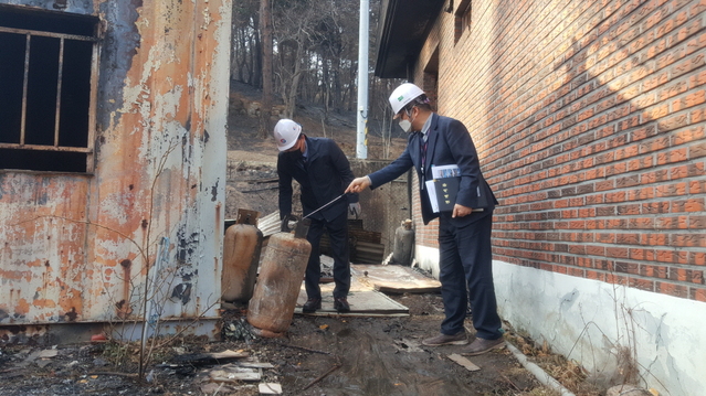 ▲ 한국가스안전공사가 산불이 난 지역에 직접 나가 현장점검을 하고 있다. ⓒ한국가스안전공사