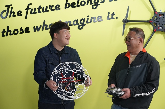 ▲ 2022년 입시에서 대구권 전문대 가운데 유일하게 100% 신입생 모집에 성공한 수성대학교(총장 김선순)에 부자와 일가족 신입생이 입학해 화제를 모으고 있다.ⓒ수성대