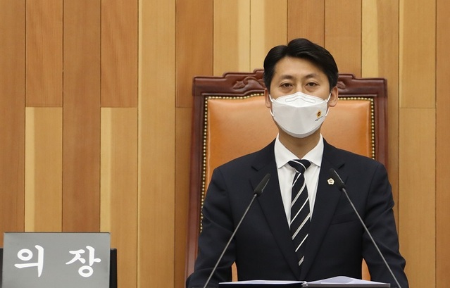 ▲ 이태환 세종시의회 의장이 14일 제74회 임시회 개회사를 하고 있다.ⓒ세종시의회