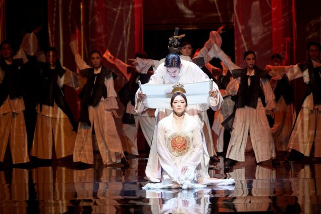 ▲ 창작가무극 '잃어버린 얼굴 1895' 공연 장면.ⓒ서울예술단