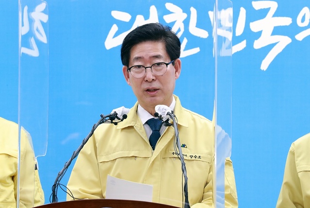 ▲ 양승조 충남도지사는 16일 도청 프레스센터에서 기자회견을 열고 오는 6월 1일 치러지는 제8회 지방동시선거 출마와 관련해 입장을 밝히고 있다.ⓒ충남도