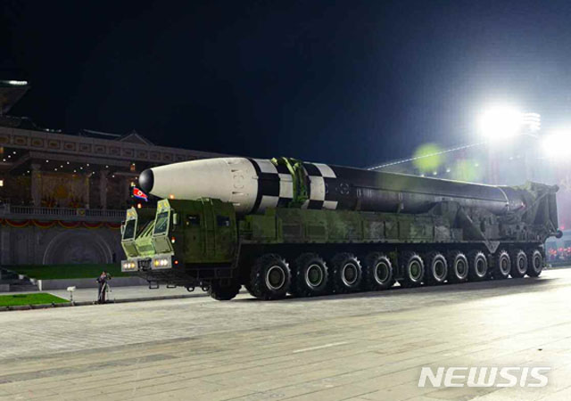▲ 북한 신형 ICBM '화성-17형'. 16일 오전 시험발사에 실패한 것으로 추정된다. ⓒ뉴시스. 무단전재 및 재배포 금지.