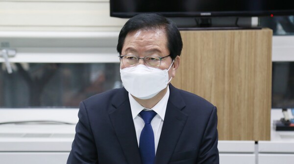 ▲ 장종태 대전시장 예비후보대전시의회 기자실을 찾아 ‘당내 경선 포기’ 뜬소문 사실무근 강력 반박.ⓒ대전정치부기자단