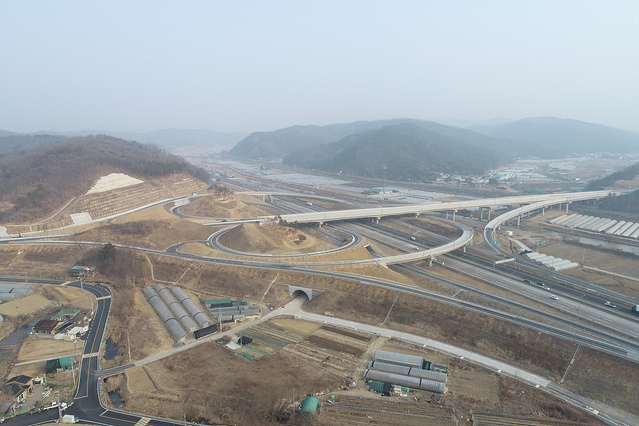 ▲ 대구 도심의 교통혼잡 개선과 대구·경북지역 간 접근성 강화로 산업, 물류, 문화·관광 분야 등 대구의 미래 발전을 뒷받침할 4차순환선이 3월 말에 완전 개통을 앞두고 있다.ⓒ대구시