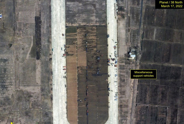 ▲ 플래닛 랩스의 위성이 17일(현지시간) 촬영한 북한 순안국제공항 북쪽 활주로 일대 모습. ⓒ38노스 관련보고서 캡쳐-플래닛 랩스 제공.