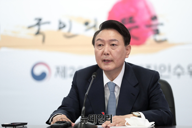 ▲ 윤석열 대통령 당선인이 18일 서울 종로구 통의동 인수위 사무실에서 인수위 첫 전체회의를 주재했다. ⓒ뉴데일리DB