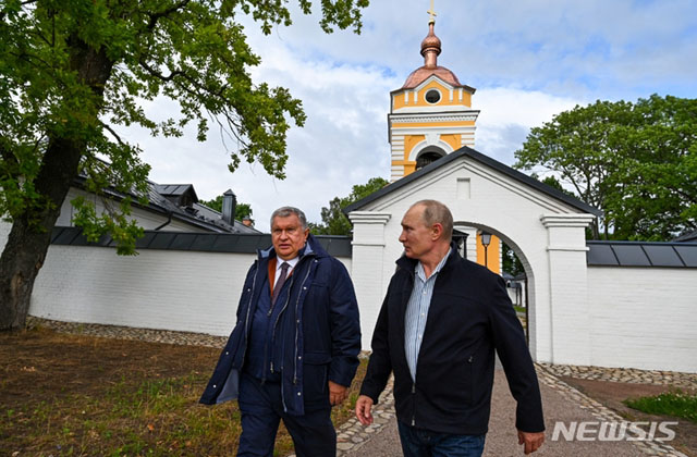 ▲ 푸틴 대통령의 최측근 중 한 명인 이고르 세친. 러시아 국영 석유회사 로스네프트 CEO다. 그 또한 실로비키다. ⓒ뉴시스 AP. 무단전재 및 재배포 금지.