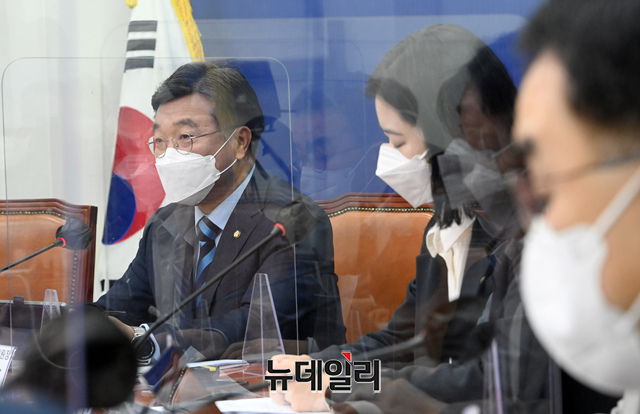 ▲ 윤호중 더불어민주당 공동비대위원장이 18일 오전 국회에서 열린 비상대책위원회의에서 모두발언을 하고 있다. ⓒ뉴데일리(사진=공동취재단)